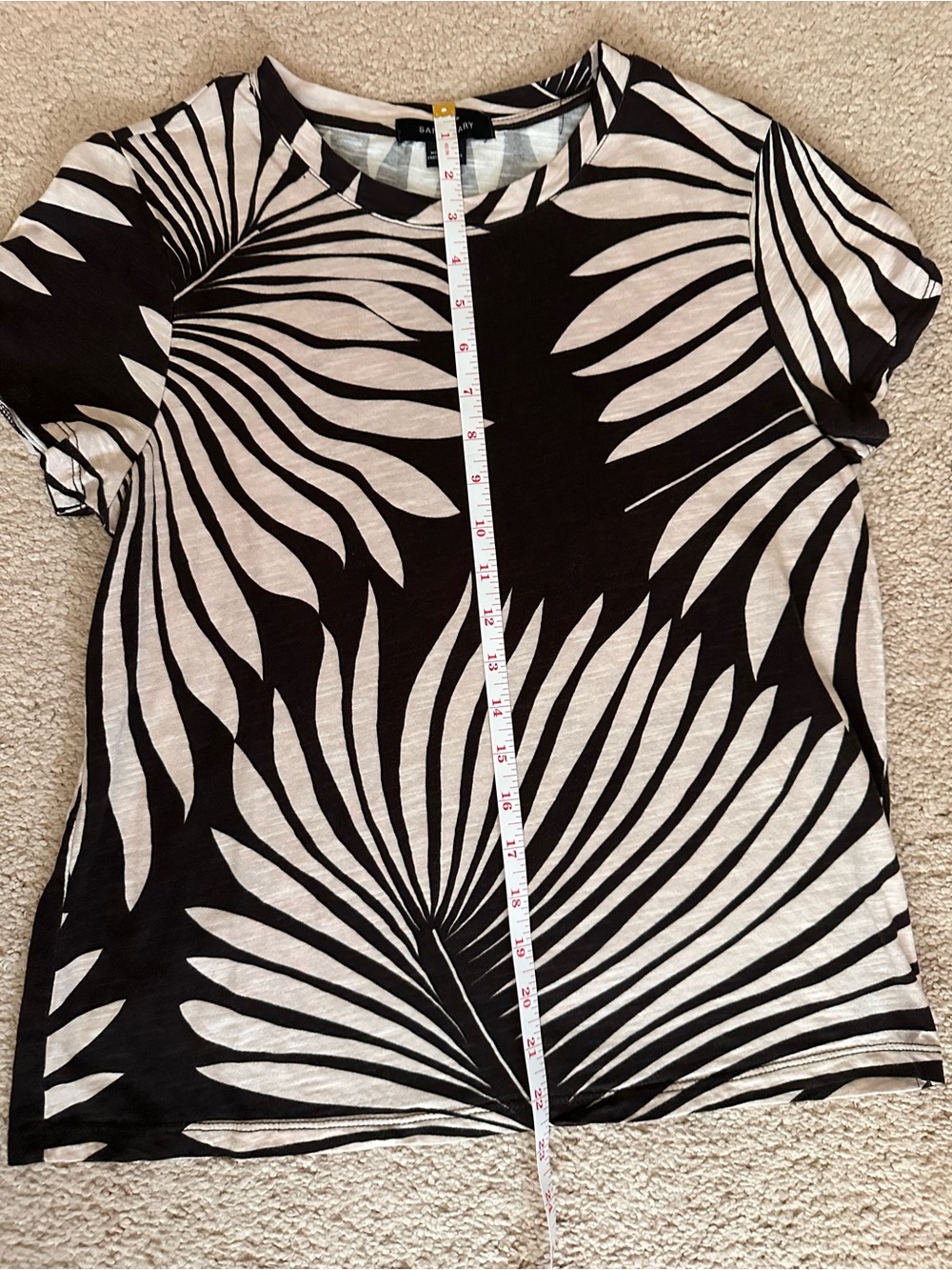 Sanctuary Black and Cream Palm-Print Short Sleeve Tee - Picture 4 of 6